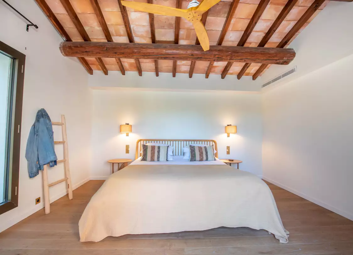 Suite de luxe avec lit double et terrasse